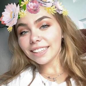 Meet your Posher, Caitlyn